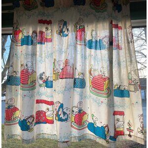 Vintage 1960s Charlie Brown curtain, Peanuts characters, pencil pleats panel
